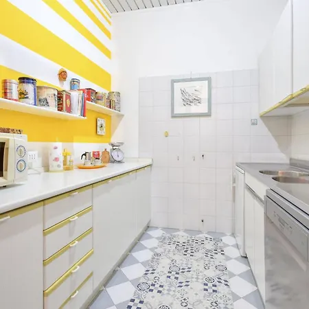 Apartament 2 Bedroom Awesome In