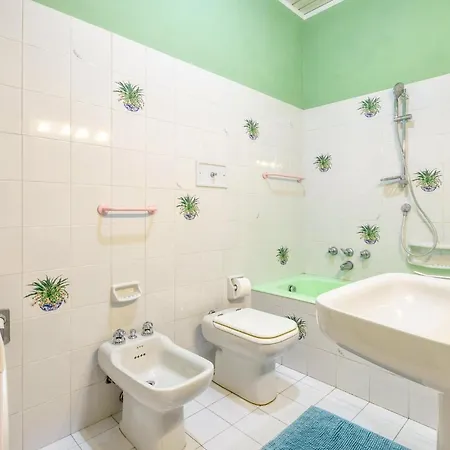 Apartamento 2 Bedroom Awesome In