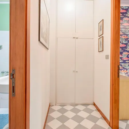 Apartment 2 Bedroom Nice Apartment In Chiavari *