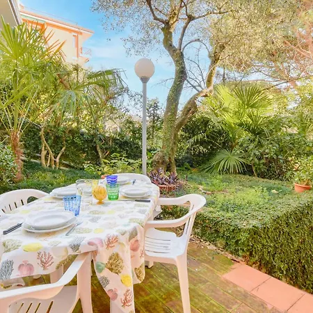 2 Bedroom Nice Apartment In Chiavari